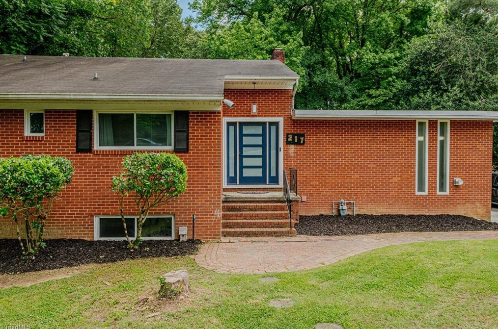 217 Pineridge Dr, High Point, NC 27262-8204