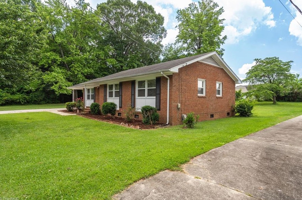3801 Repon St, Greensboro, NC 27407-5536