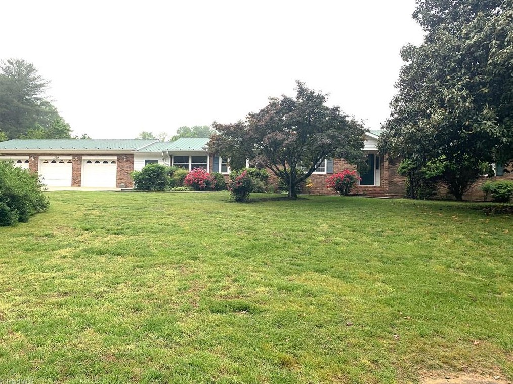 1170 Morgan St, Walnut Cove, NC 27052-6812