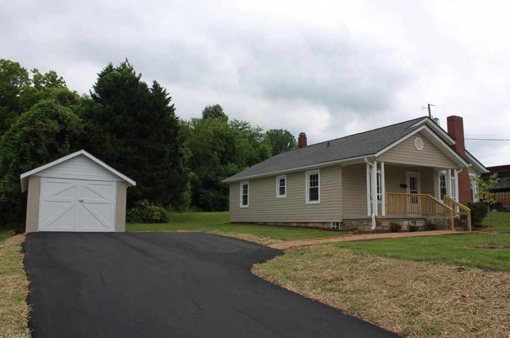 113 Swaim St, Jonesville, NC 28642-2134