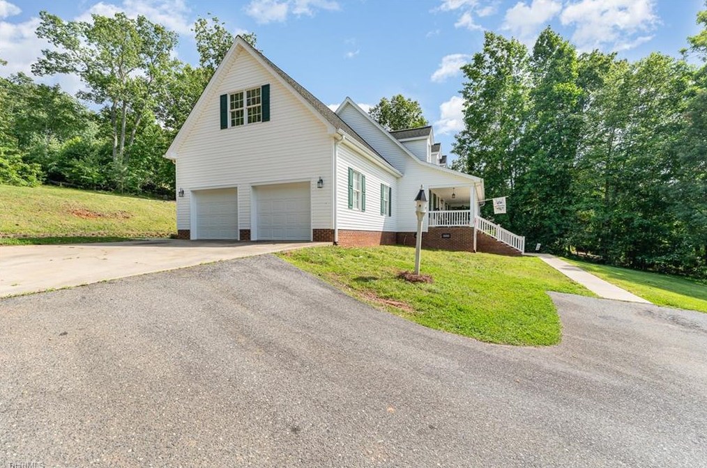 679 Graceland Dr, Asheboro, NC 27205-9814