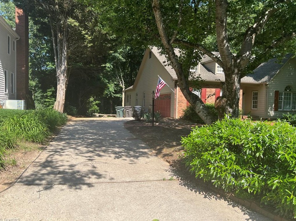 6409 Spyglass Dr, Greensboro NC  27410-8266 exterior