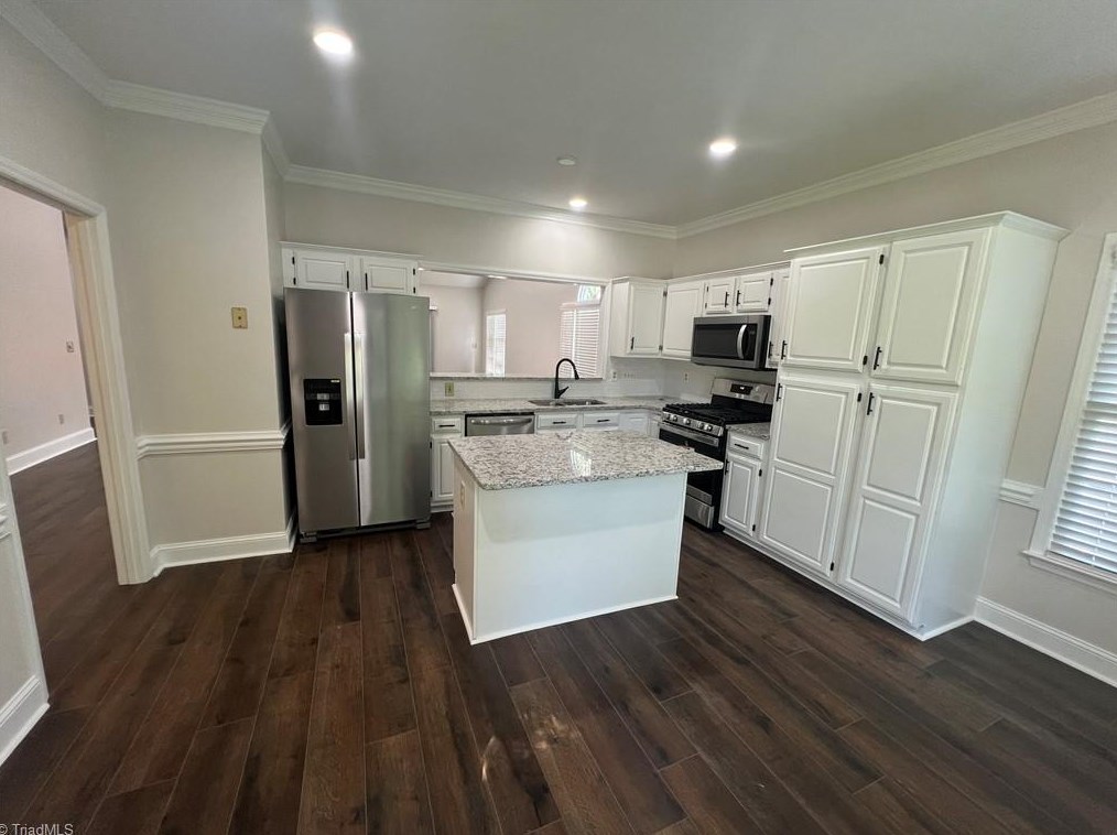 6409 Spyglass Dr, Greensboro NC  27410-8266 exterior