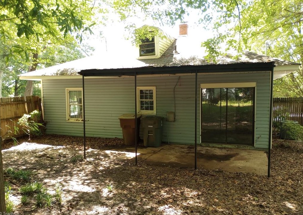 1303 Larson St, Greensboro, NC 27407-3541