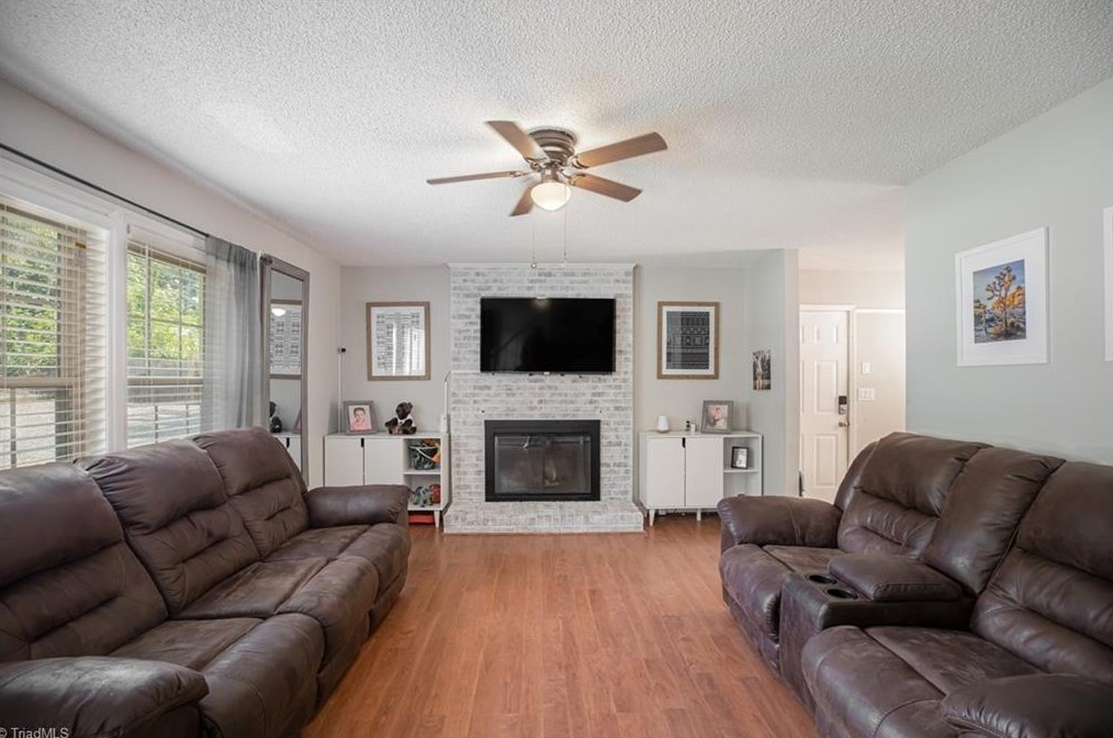 205 Hendrix Dr, Kernersville, NC 27284-3017