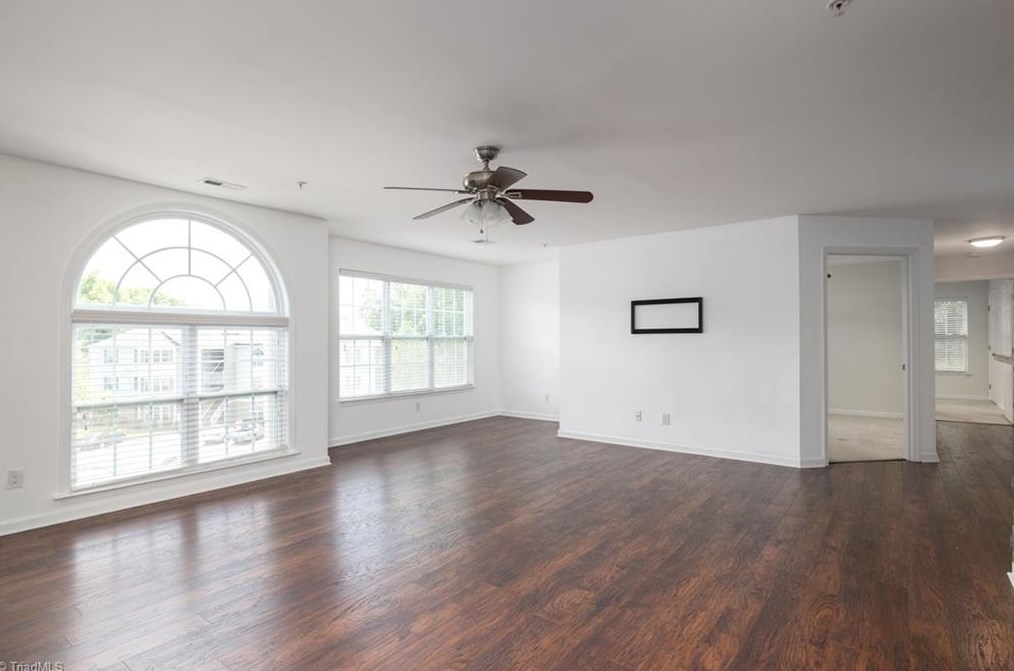 4704 Pennoak Ln, Greensboro, NC 27407-3934