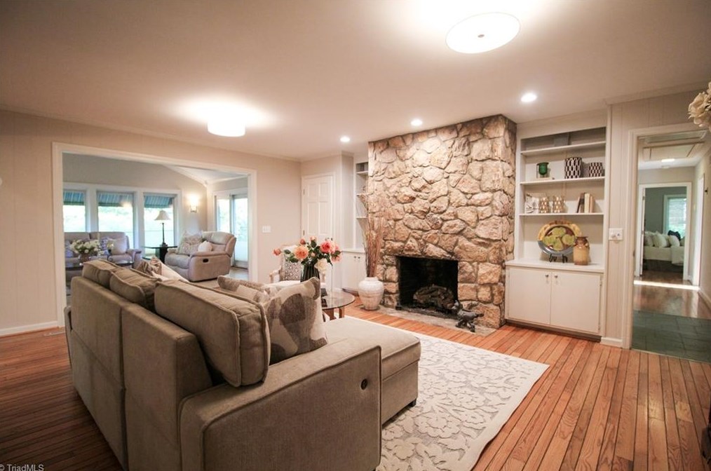 3907 Cascade Dr, Greensboro NC  27410-3909 exterior