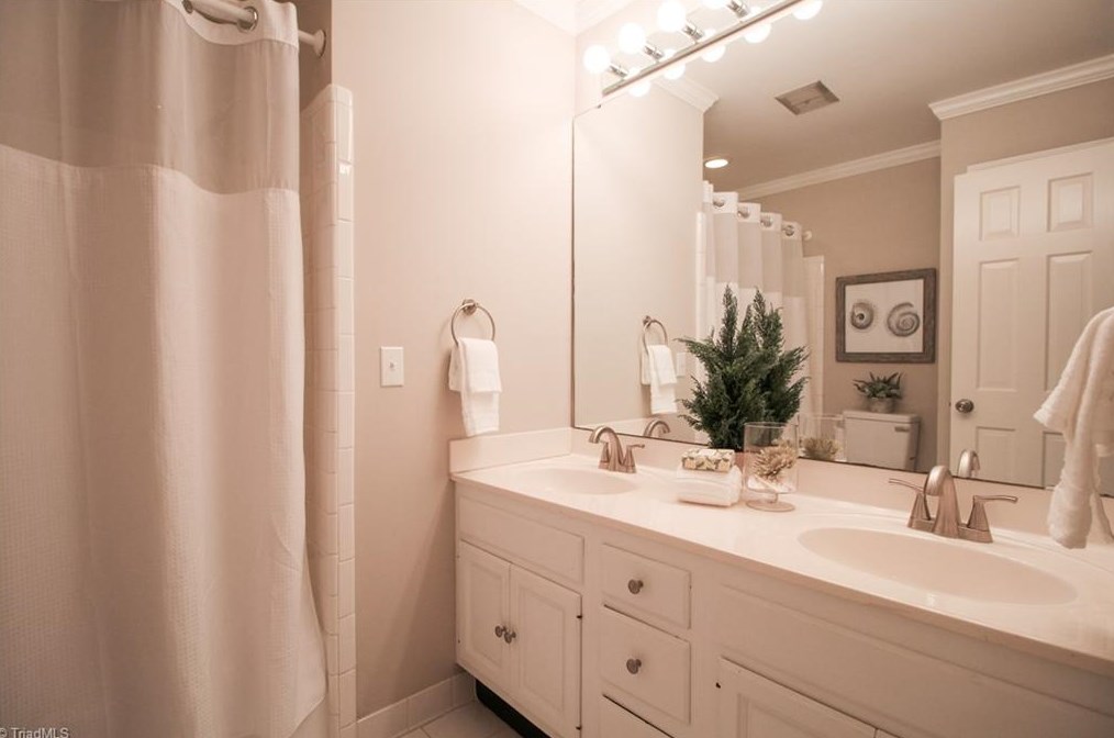 3907 Cascade Dr, Greensboro NC  27410-3909 exterior