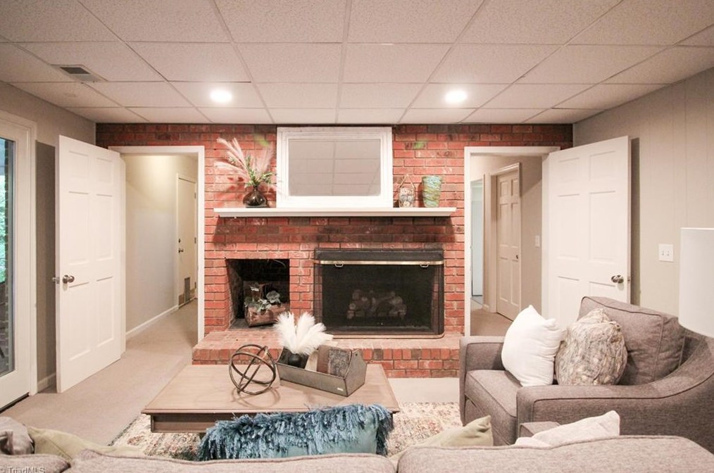 3907 Cascade Dr, Greensboro NC  27410-3909 exterior