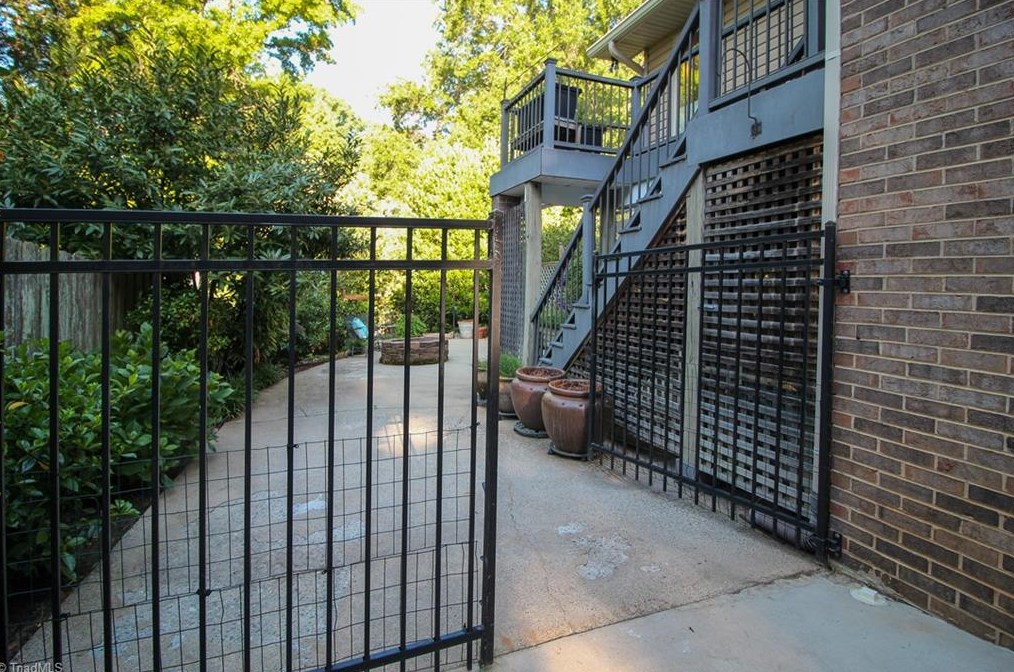 3907 Cascade Dr, Greensboro NC  27410-3909 exterior