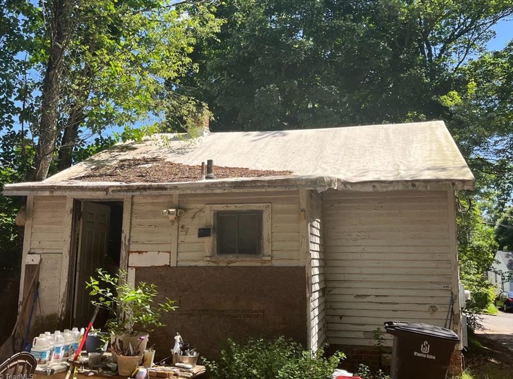 2708 Ludwig St, Winston Salem, NC 27107-4240