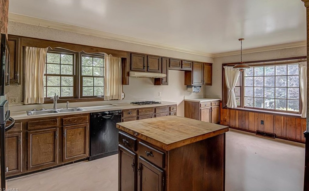 2304 Red Forest Rd, Greensboro NC  exterior