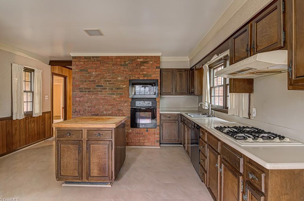 2304 Red Forest Rd, Greensboro NC  exterior