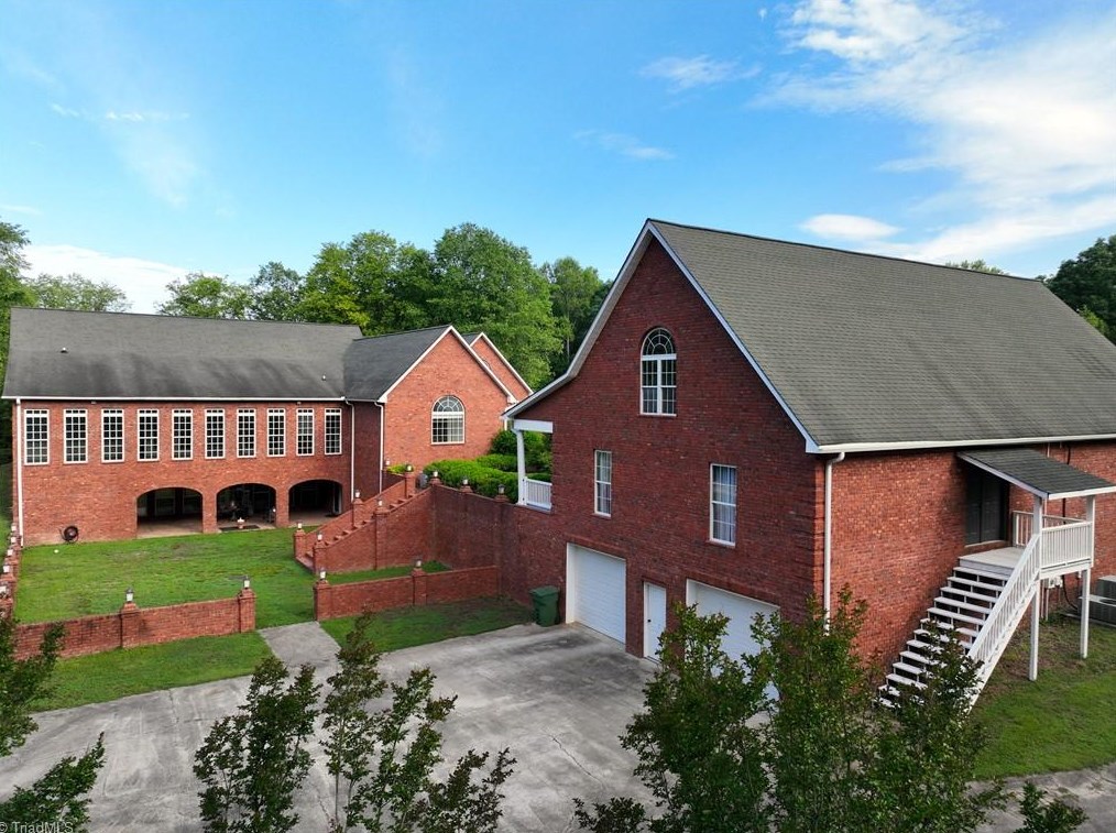 123 Sports Ln, Pilot Mountain NC  27041-7452 exterior