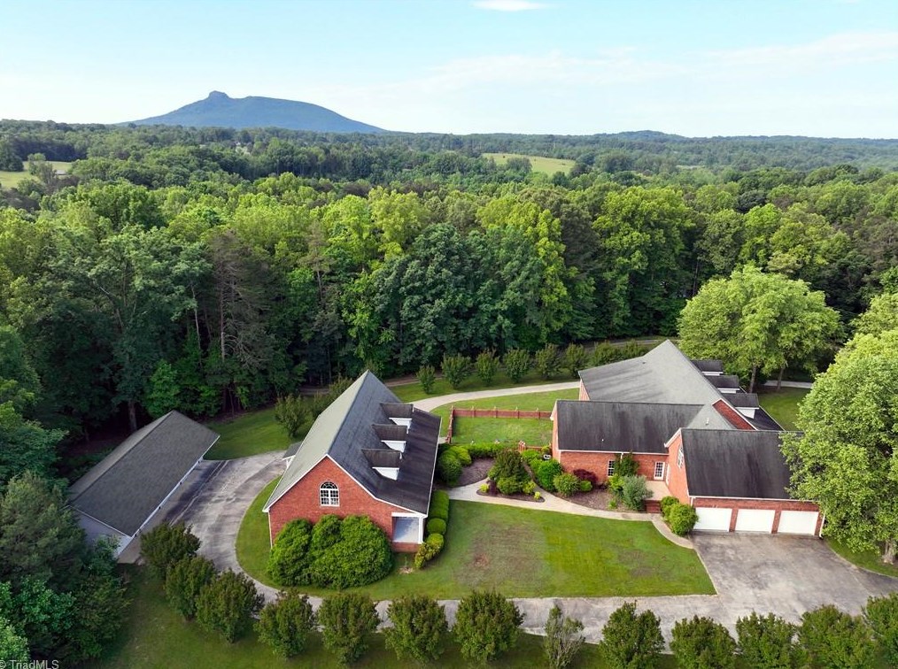 123 Sports Ln, Pilot Mountain NC  27041-7452 exterior