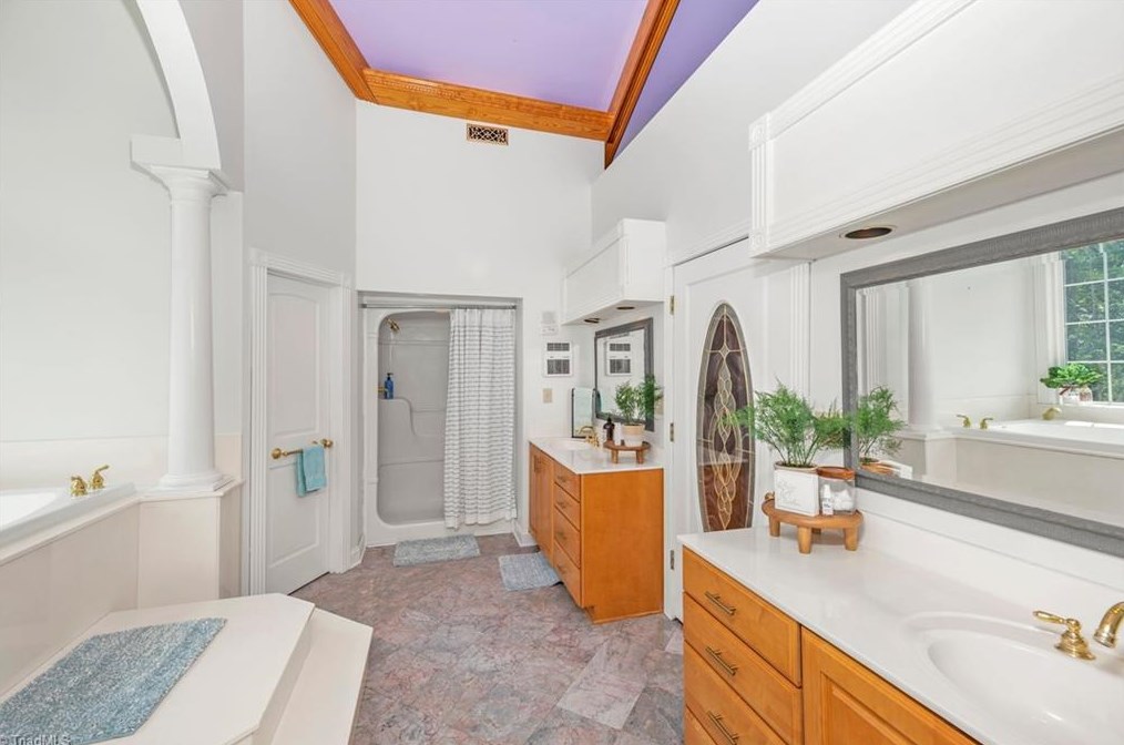 123 Sports Ln, Pilot Mountain NC  27041-7452 exterior