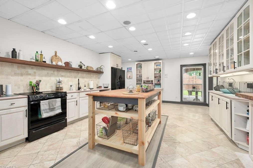 123 Sports Ln, Pilot Mountain NC  27041-7452 exterior