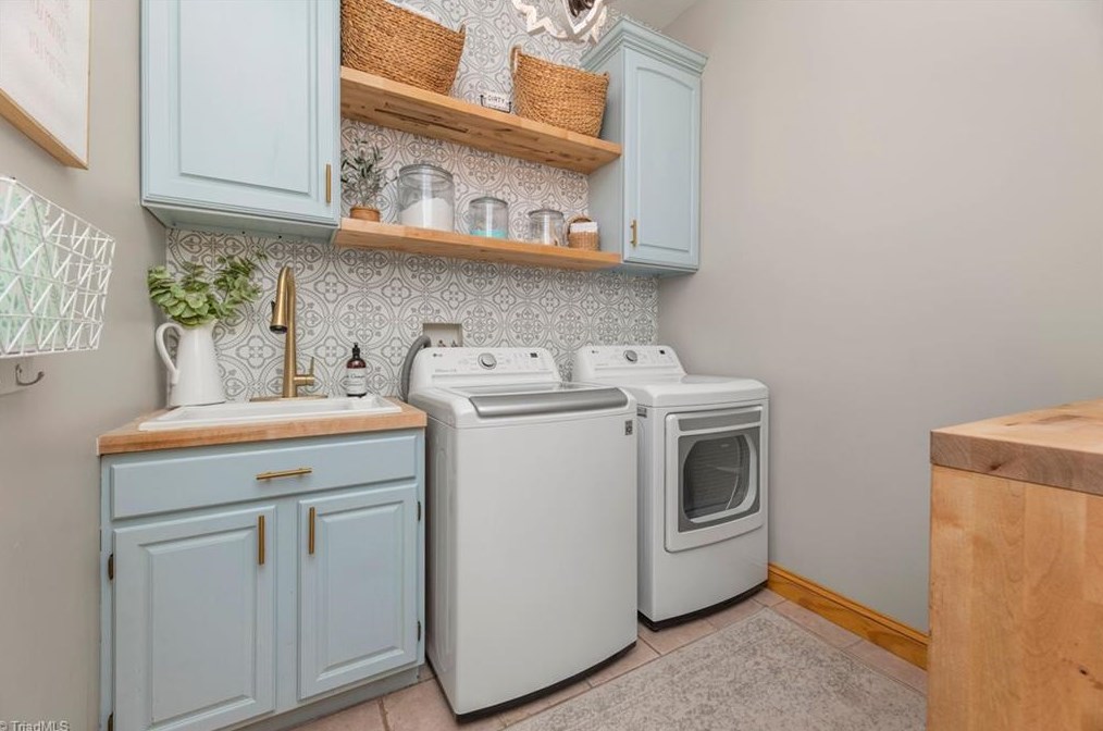 123 Sports Ln, Pilot Mountain NC  27041-7452 exterior