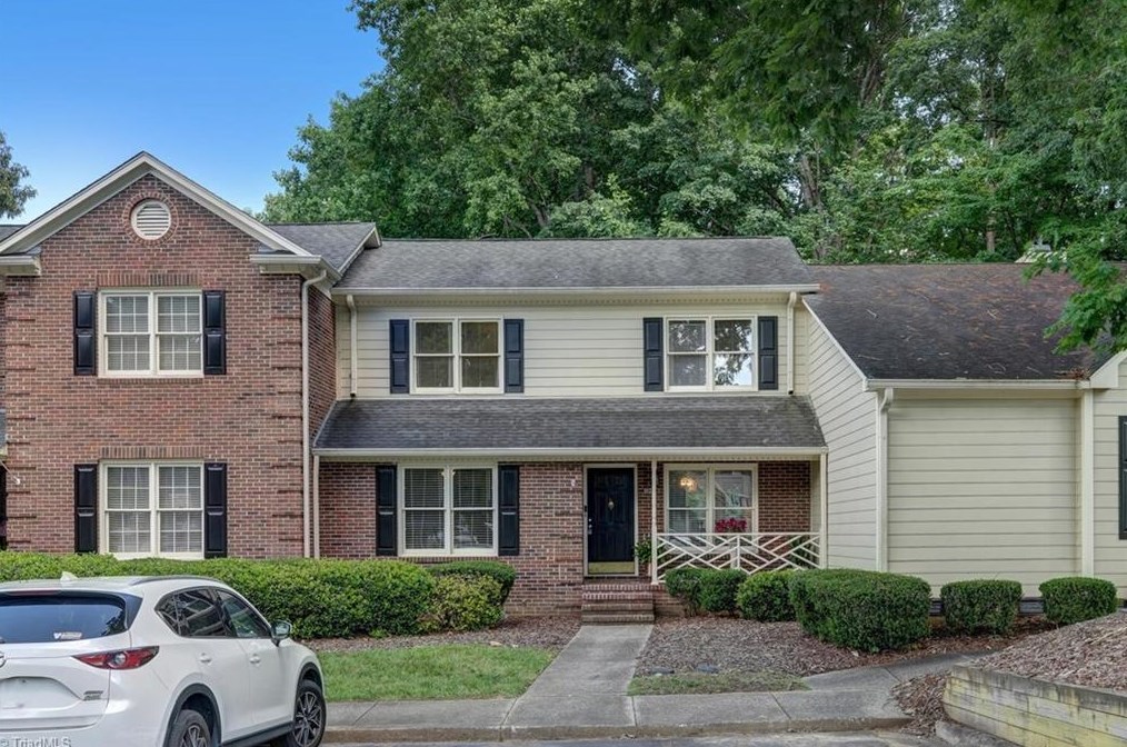 15-C Park Village Ln, Greensboro, NC 27455-2400