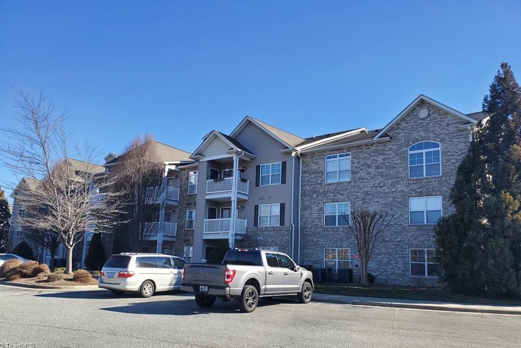 7100 Friendly Ave #208, Greensboro, NC 27410