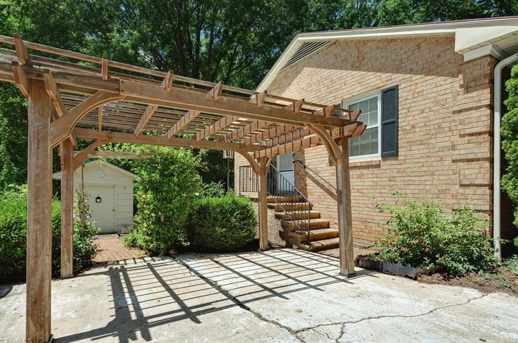5623 Tower Rd, Greensboro, NC 27410-5135