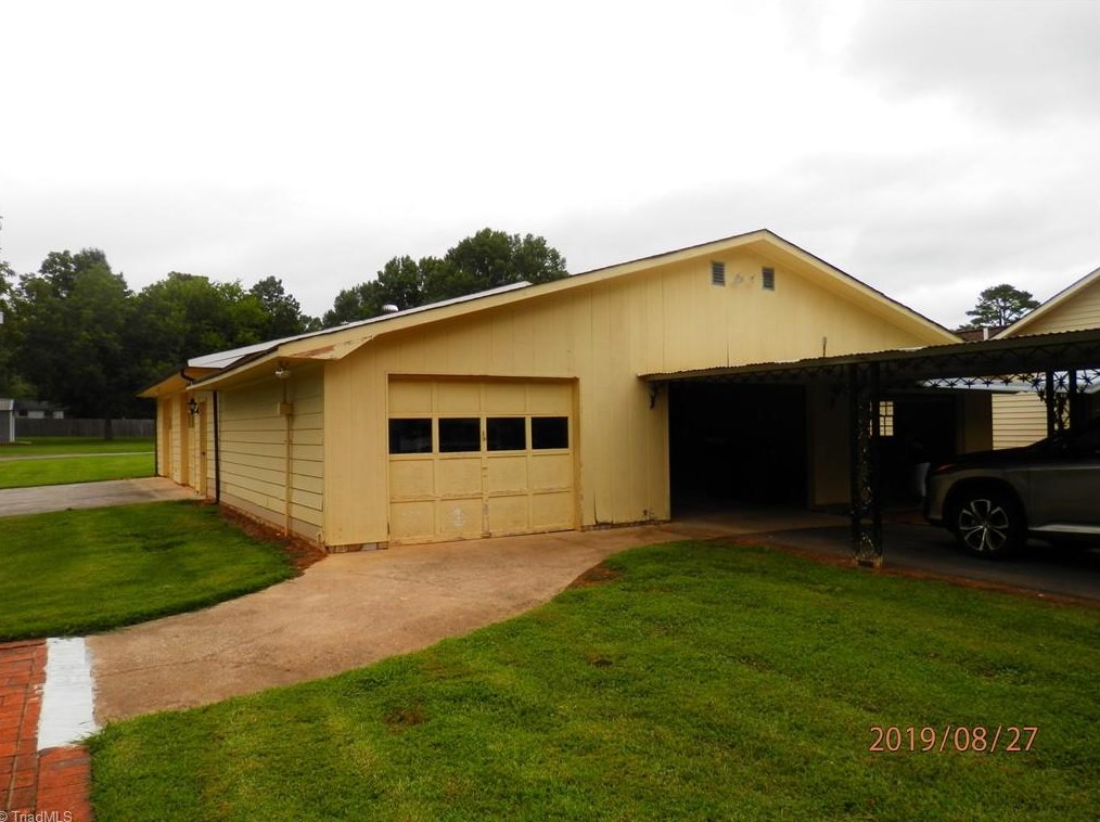 673 S Salisbury St, Farmington, NC 27028