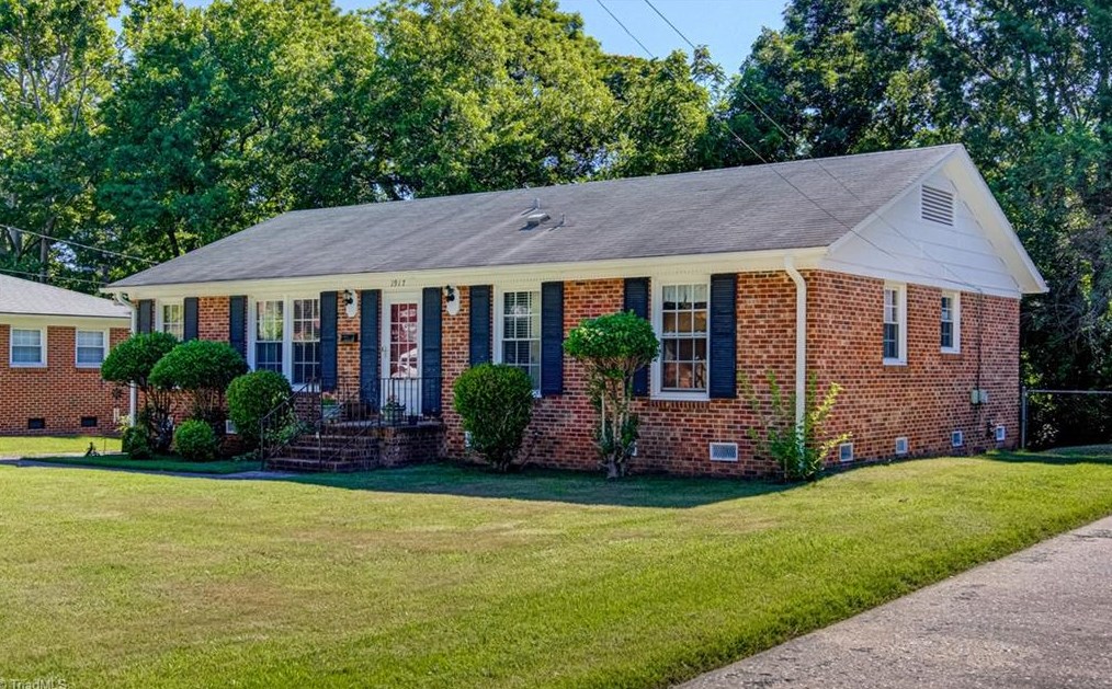 1917 Carlton Ave, Greensboro, NC 27406-3208