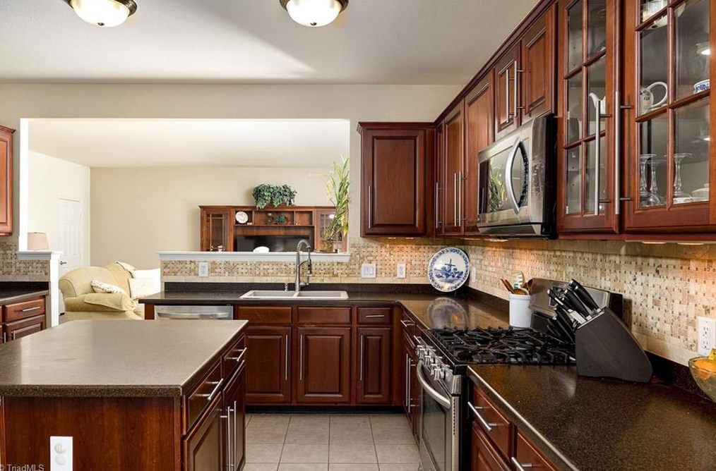 5327 Fairway Forest Dr, Winston Salem, NC 27105-3152