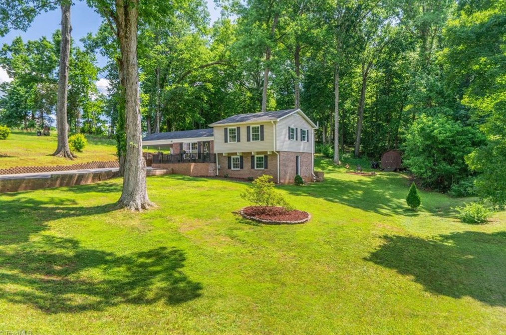 810 Prince Charles Ct, Kernersville, NC 27284-8133
