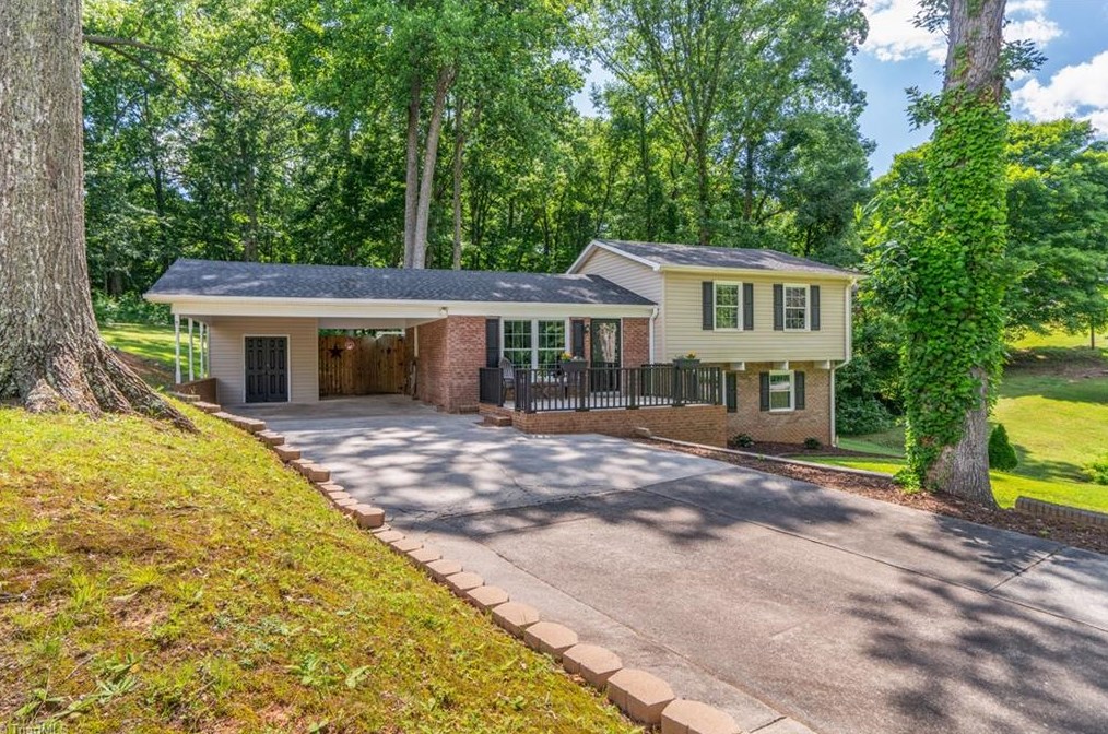 810 Prince Charles Ct, Kernersville NC  27284-8133 exterior