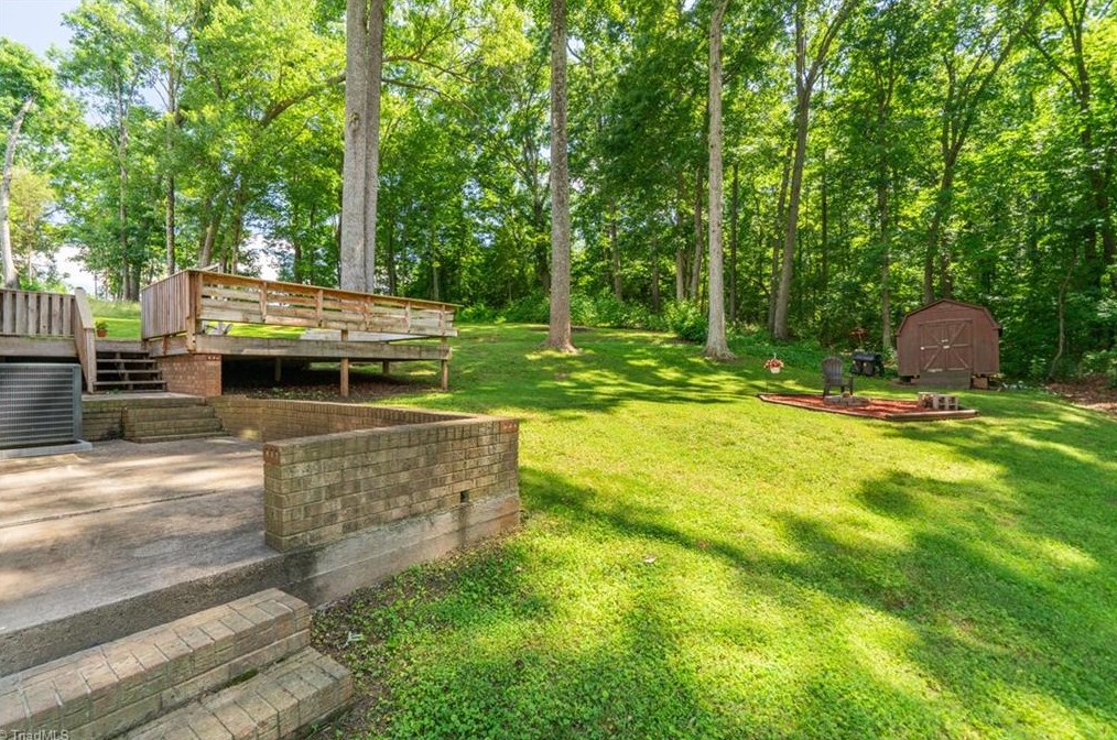 810 Prince Charles Ct, Kernersville NC  exterior