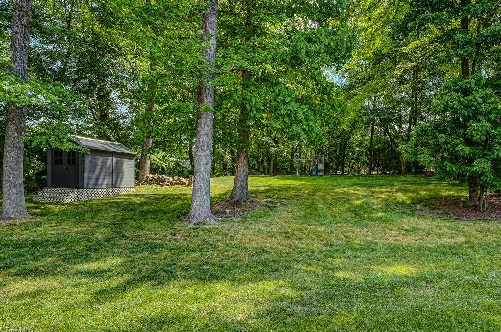 220 Drake Ln, Lexington, NC 27295-9833