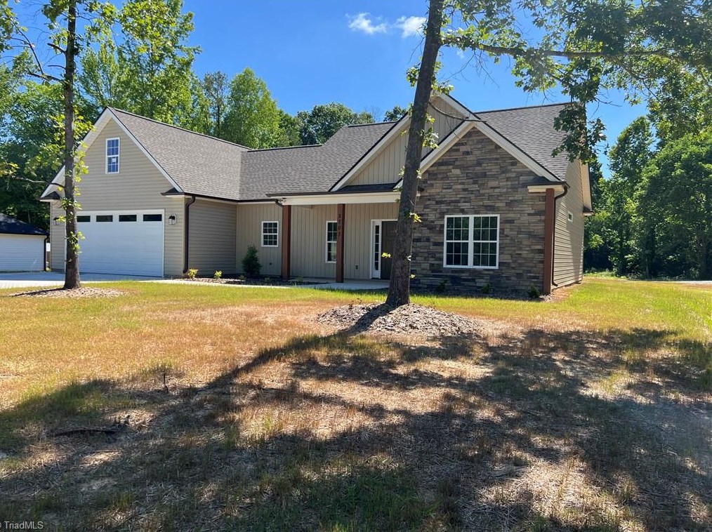 2703 Johnsontown Rd, Thomasville, NC 27360