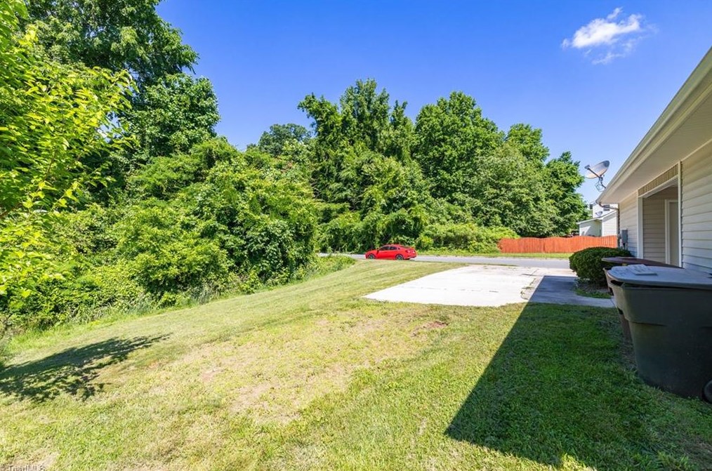 900 Pine St, Greensboro NC  27401-4421 exterior