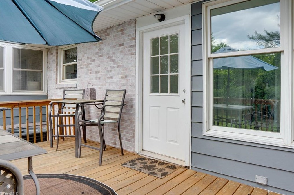 2509 Fairway Dr, Greensboro NC  27407-9730 exterior