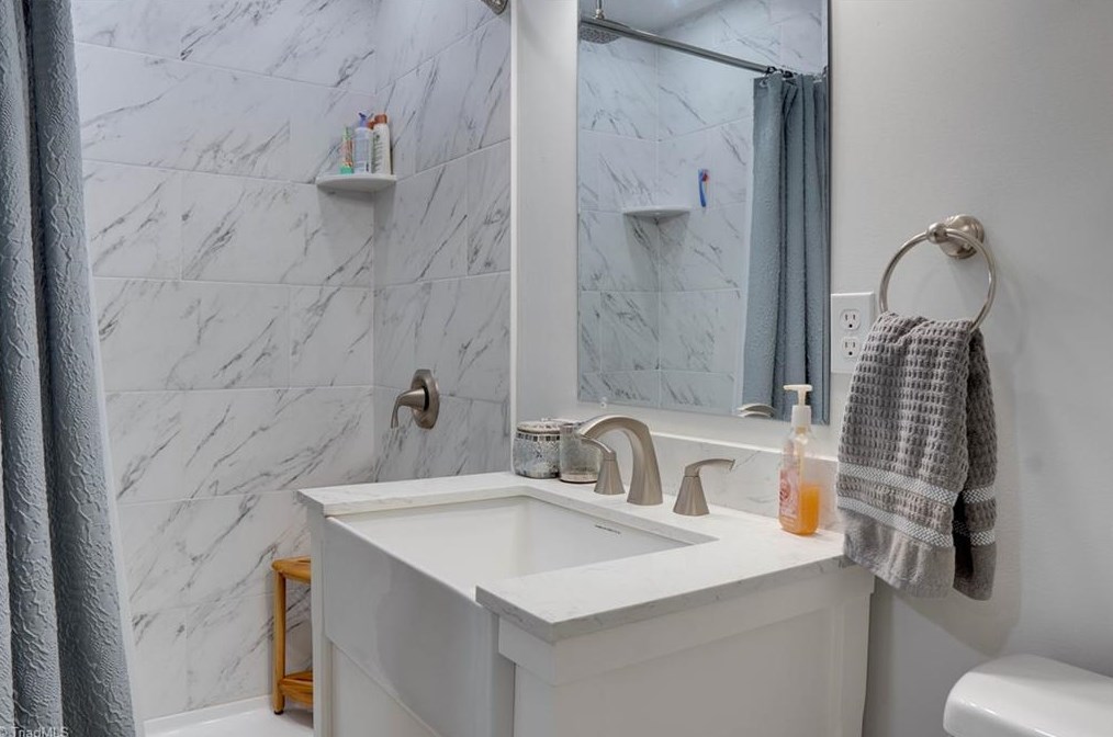 2509 Fairway Dr, Greensboro NC  27407-9730 exterior