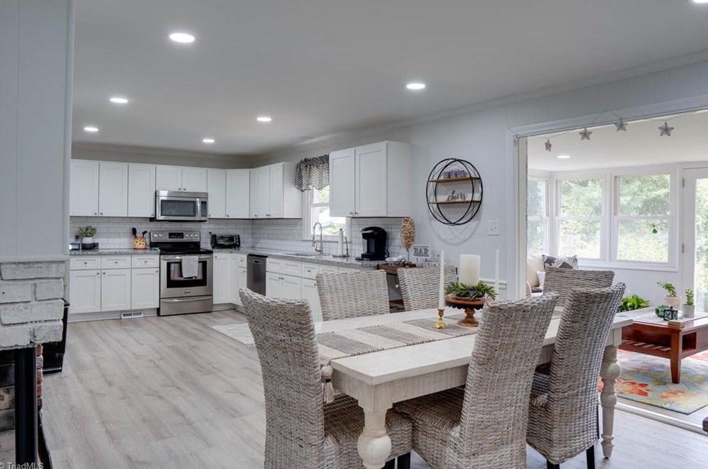 2509 Fairway Dr, Greensboro NC  27407-9730 exterior