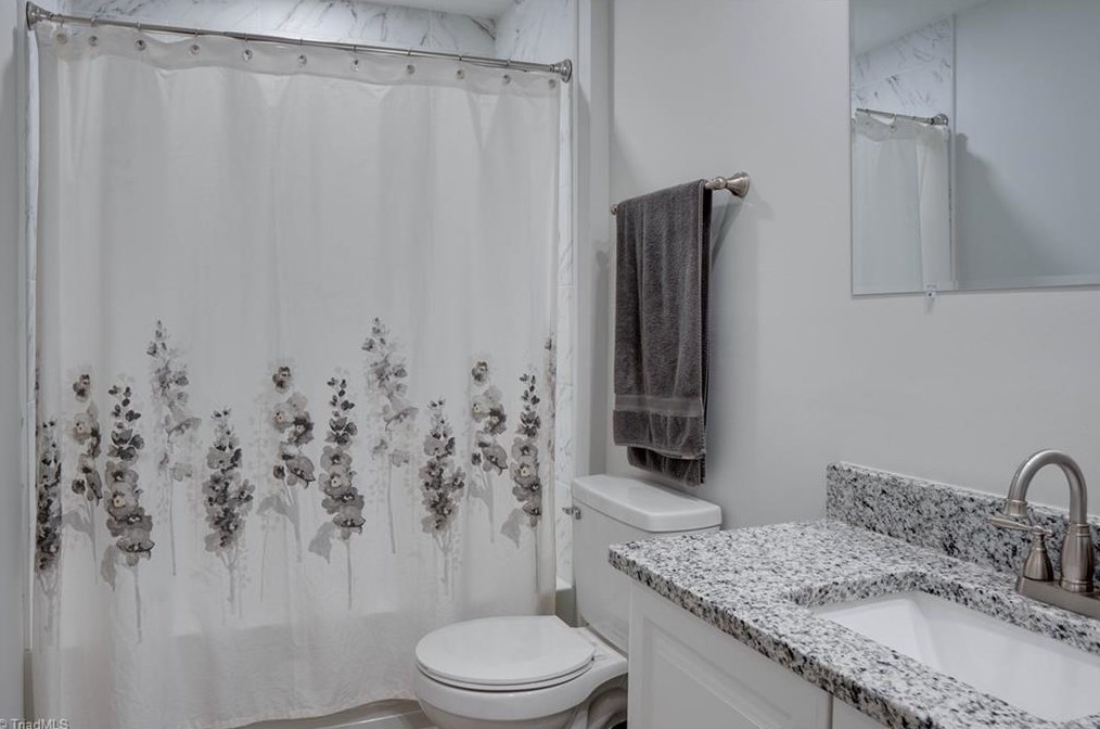 2509 Fairway Dr, Greensboro NC  27407-9730 exterior