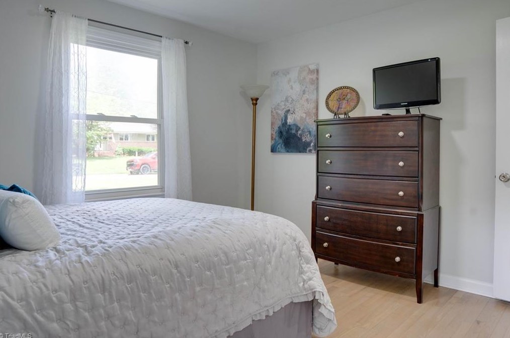 2509 Fairway Dr, Greensboro NC  27407-9730 exterior