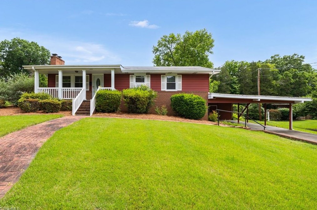 222 Mebane St, Eden, NC 27288-3559
