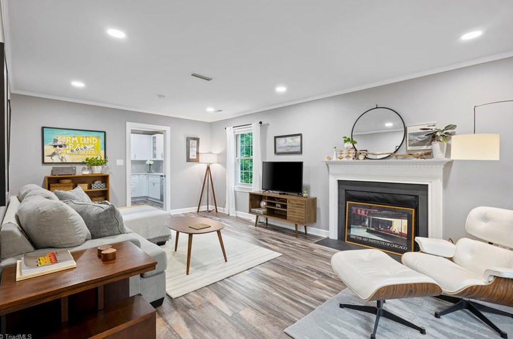 304 Settlers Run Dr, Winston Salem, NC 27101-5856