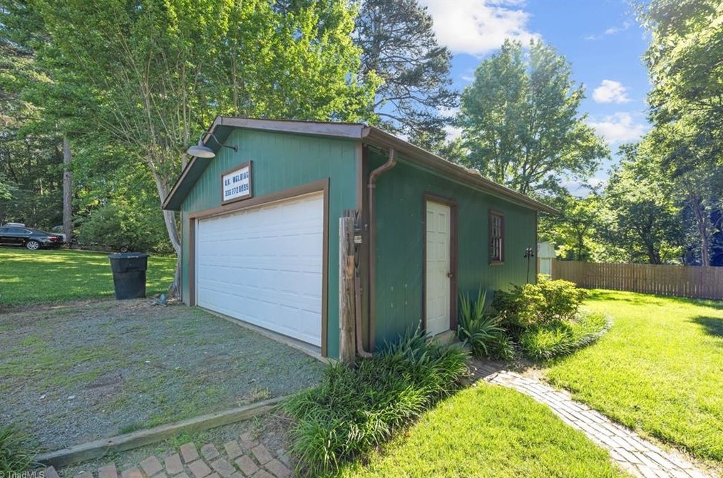 1318 Elder Way, Burlington NC 27215-6580 exterior