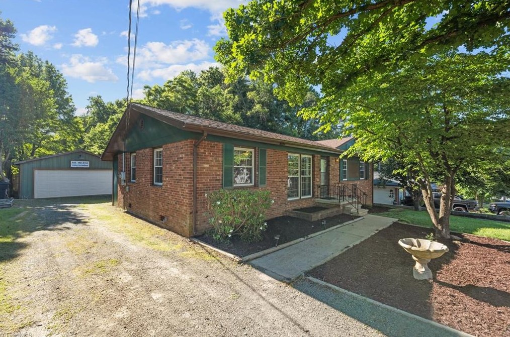 1318 Elder Way, Burlington NC 27215-6580 exterior