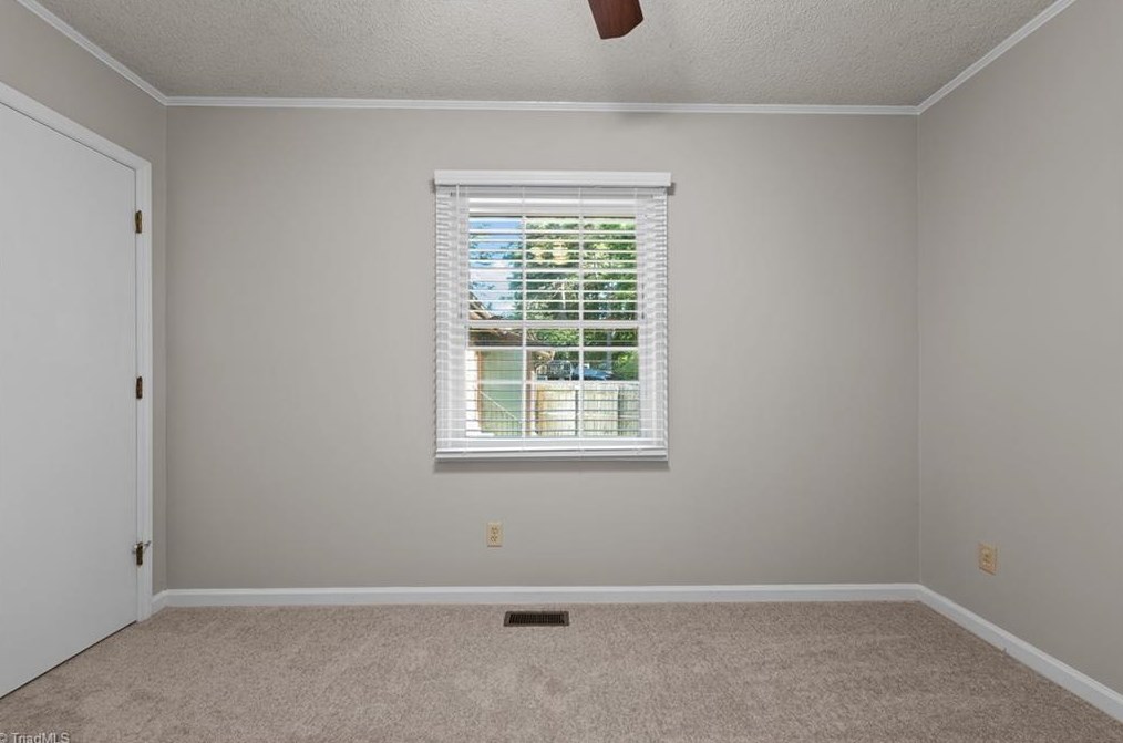 1318 Elder Way, Burlington NC 27215-6580 exterior