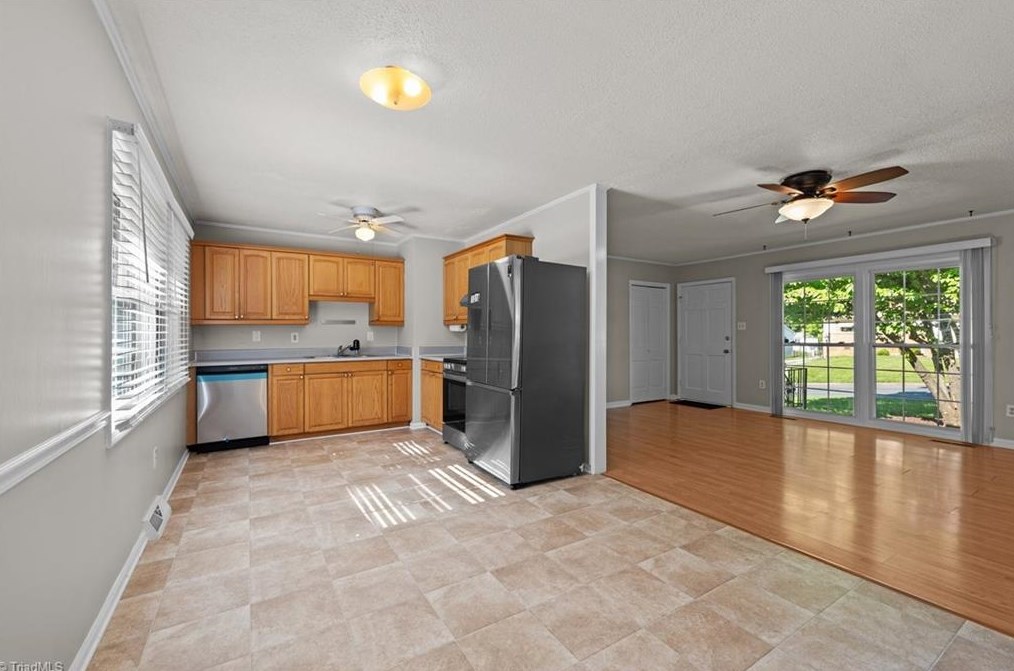 1318 Elder Way, Burlington NC 27215-6580 exterior