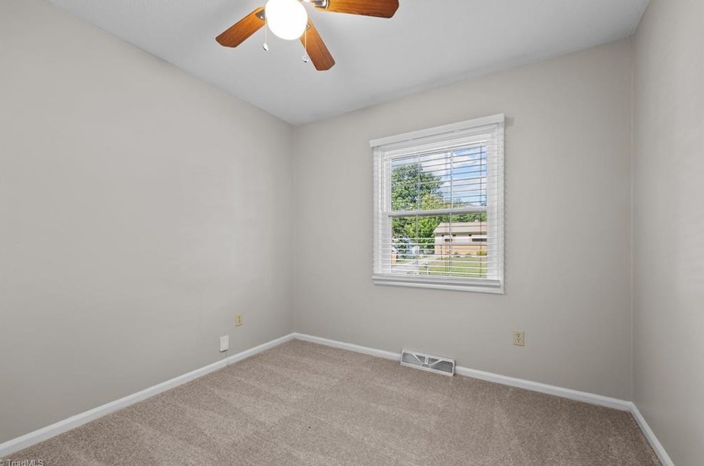 1318 Elder Way, Burlington NC 27215-6580 exterior