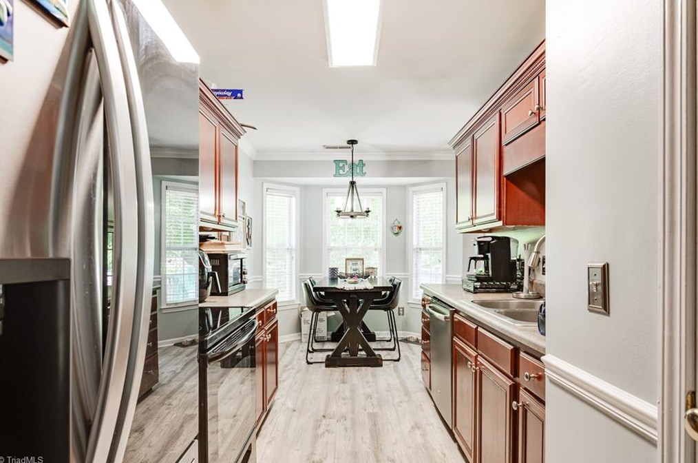 5912 Election Oak Dr, High Point NC 27265-3187 exterior