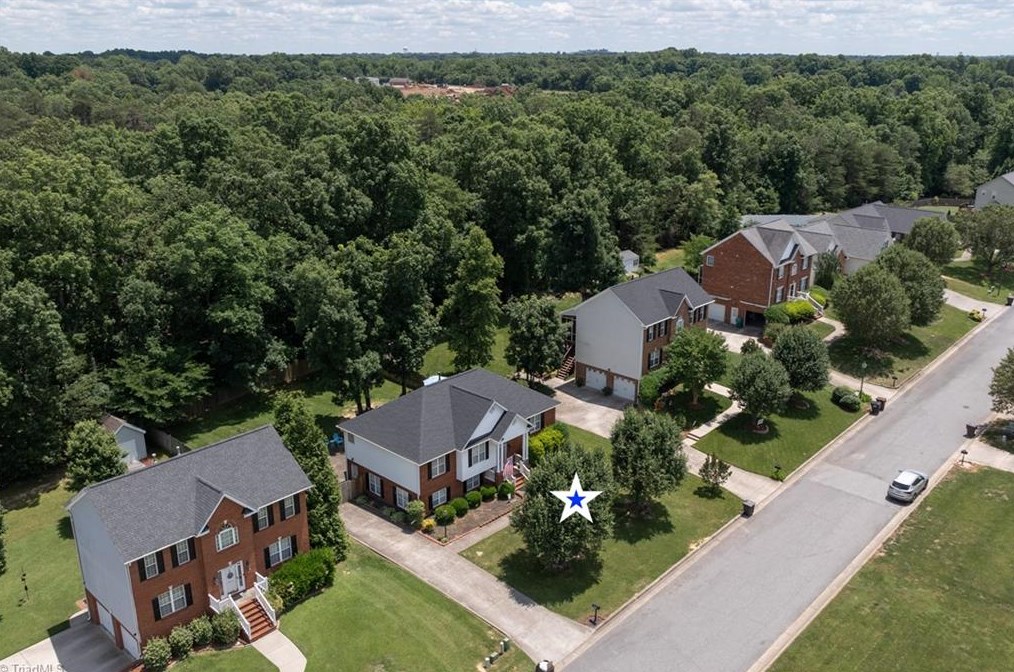 5912 Election Oak Dr, High Point NC 27265-3187 exterior