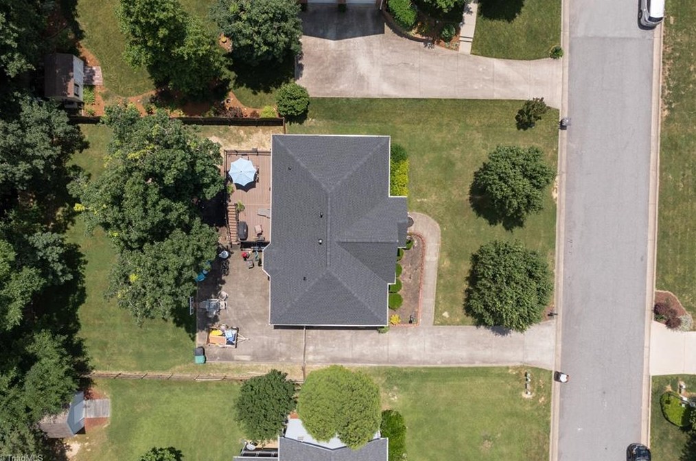 5912 Election Oak Dr, High Point NC 27265-3187 exterior