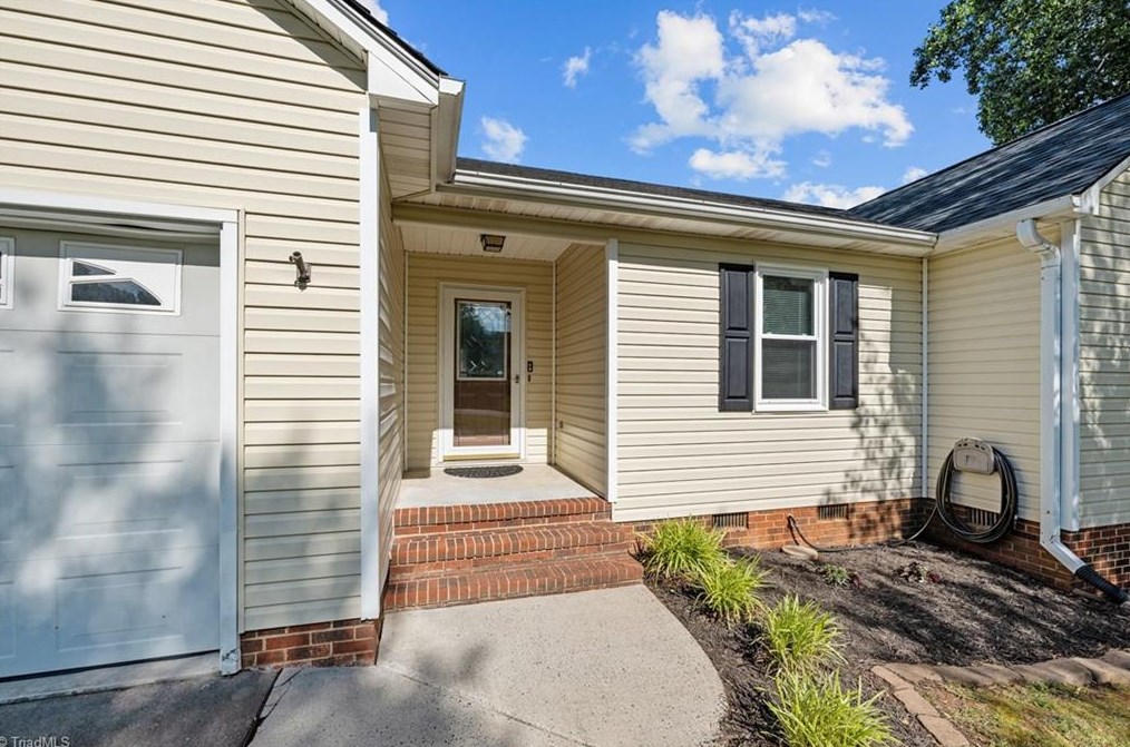 1012 Oakridge Ct, Burlington, NC 27217
